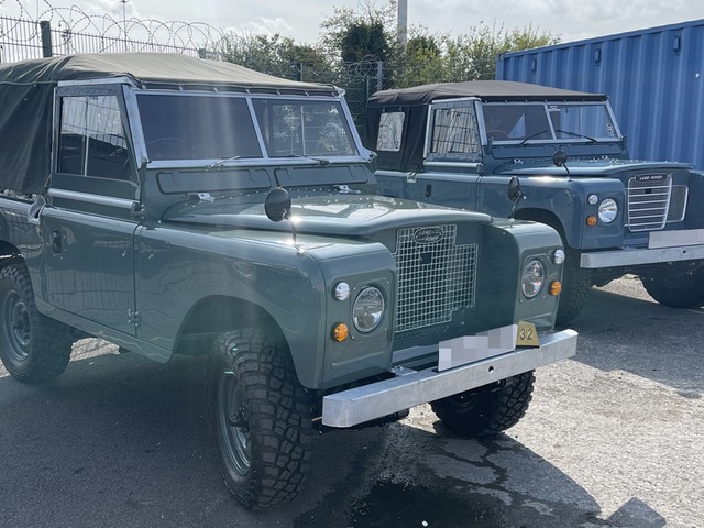 2 x Land Rover 88's - FCL - USA